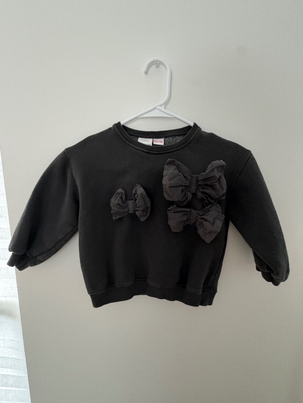Zara Girls Black Sweater Size 5-6 (Runs Small / Fits Like Size 4-5)